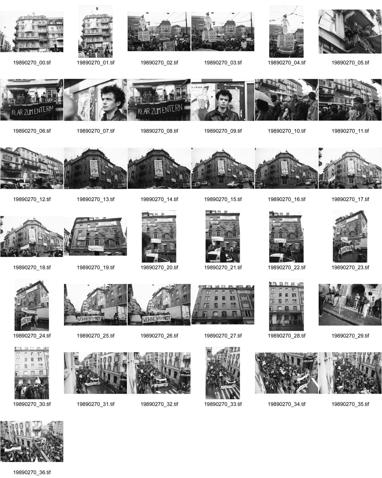 Image of sheet 19890270: frtsg. 890260 Demo Stauffacher Tor zu Aussersihl  Frank Braun und Kristin Irion  auf Balkon Badenerstrasse als Matrosen Klar zum Entern. Mann mit Hackenreuz auf Stirne tätowiert. Bäckerstrasse 51 mit Transparent. Wohnen tut Not. Ankerstr. 124  Demonstration von oben. 
Zürich 1989 Kreis 4