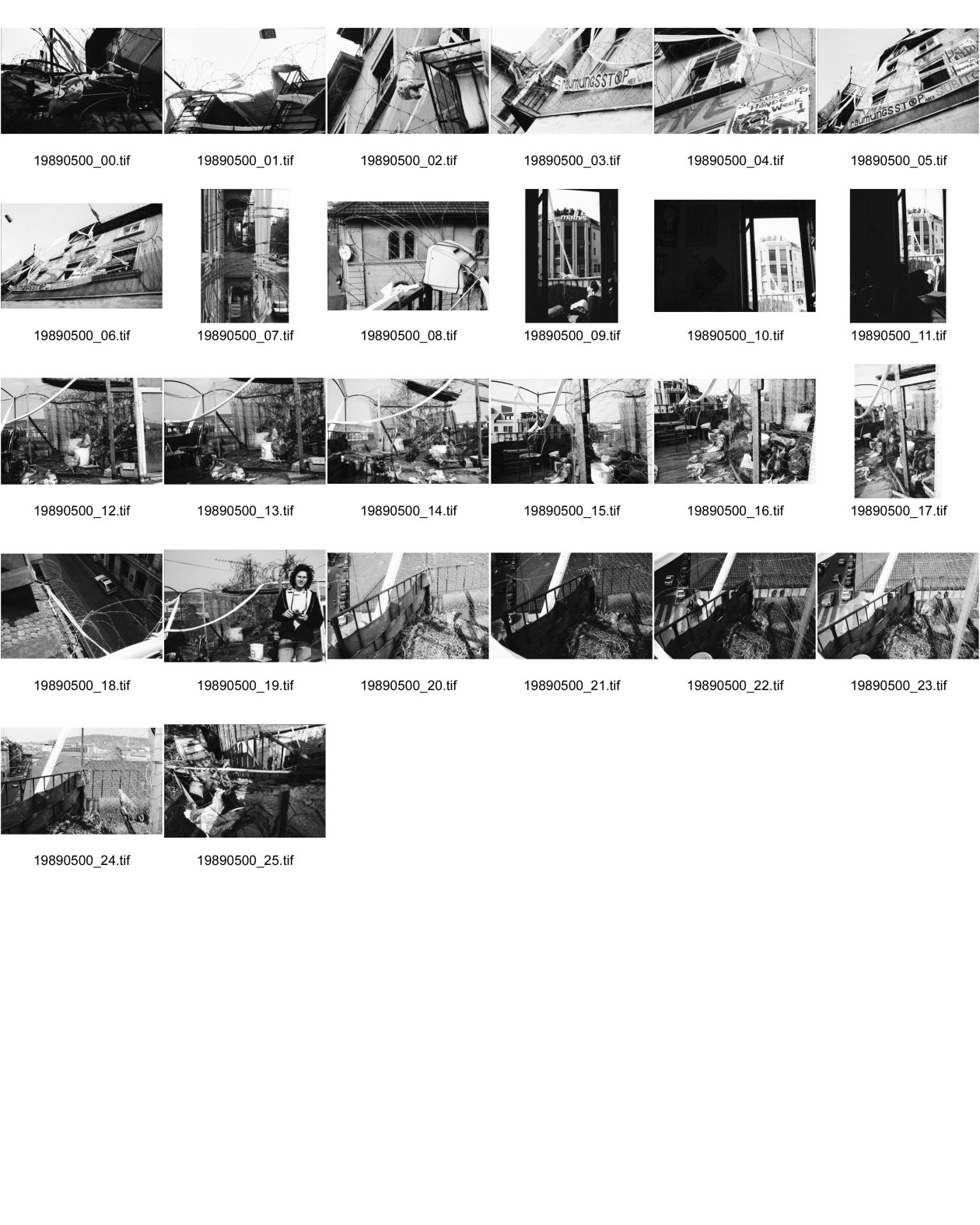 Image of sheet 19890500: Ankerstrasse. Besetzt. Eingezäunt mit Stacheldraht versuchen die Bewohner Innen sich gegen eine Räumung zu wehren. Nur symbolisch. Auch der Hühnerhof auf dem Dach ist in Gefahr. Von dort sieht frau auf die Kanonengasse runter. Vis a Vis die Kasernen Uhr. Transparent Räumungsstop. Gänse Kopf hängt über Balkon Geländer. Computer steht auf Balkon Geländer. Zürich 1989 Wohnungsnot Hausbesetzung