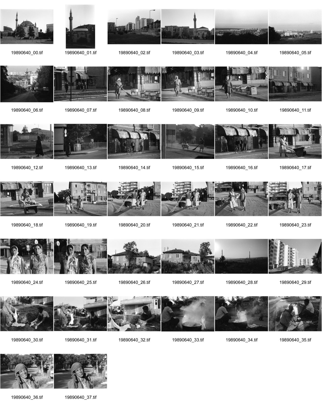 Image of sheet 19890640: In Razgrad steht eine Moschee. Viele der Flüchtlinge kommen aus diesem Dorf. Hier ist alles einwenig ausgestorben. Romni Roma Frauen kehren die Strassen. Sie posieren mit langen Besen für mich beide tragen Kopftücher Altes Haus. Neue Wohnsiedlung. Ein Romni Romi Paar flickt Kessel. In einem langen Verfahren. Portrait der Frau. Kurz darauf wurden Maja Wicki und ich von der Polizei fest genommen und auf dem Posten ausgefragt. Die beiden Romni wurden beschuldigt uns belästigt zu haben und wir wurden auf der Stelle vom Taxifahrer, der gezwungen wurde, nach Shumen zurückgefahren. Wir hätten kein Visa für Shumen. Sumen Nur für Sofia
Shumen (Bulgarian: Шумен, also spelled Shoumen or Šumen) is the tenth-largest city in Bulgaria and capital of Shumen Province.