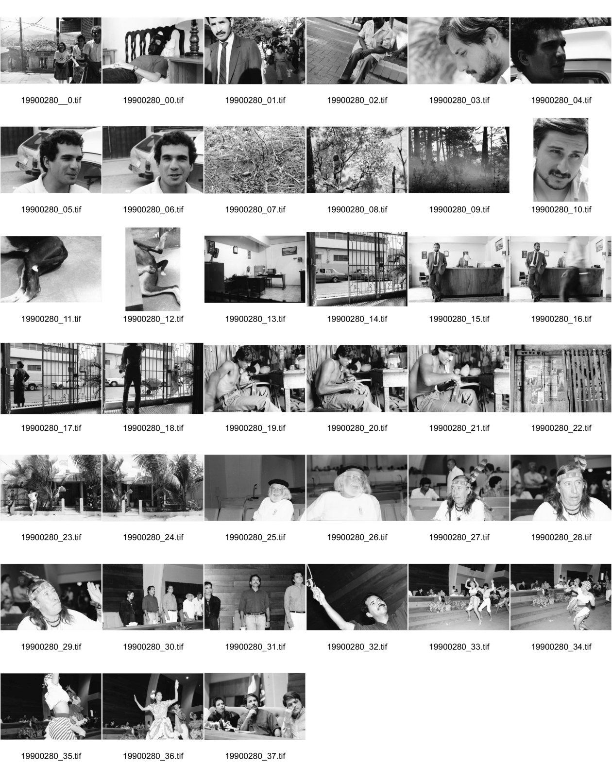 Image of sheet 19900280: Tegucigalpa AP- Photograph Mike Stravato mit Gasmaske. Passanten. Portrait José Maria, Chema. (E) Edmundo Vallesana (Mexico). (in La Tigra Nationalpark. Brandrodung) (und Susanne (F) alle ACNUR UNHCR. UNO United Nations UN Hochkomissariat für Flüchtlinge High comissioner for refugees Im Hotel Excelsior.  
Leder Arbeiter Gürtelmacher in Esteli Nicaragua. Portrait Ernesto Cardenal, Leonico Saenz und Daniel Ortega spricht, Sergio Ramirez und Rosario Murillo. im Olof Palme Zentrum. Frauen tanzen. Managua 1990