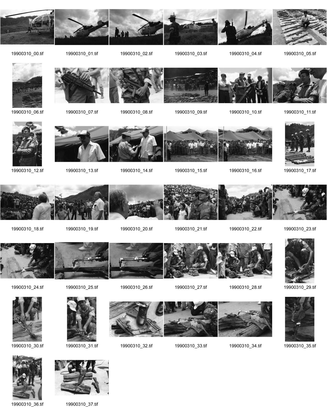 Image of sheet 19900310: UN-Helikopter landet unter Aufsicht eines UN Soldaten auf kleinem Hügel in Yamales. Alte ausgediente unbrauchbare Waffen liegen zum symbolischen Zerstörungsakt der UN Truppen auf einer Plane bereit. Junge posiert dazwischen. Portrait Nr. 8 Beretta und Nr. 7 Uzi Italienische und israelische Klein maschinen gewehre. Staub. 12 General Quesada. 13 und 14 Cmdte. Siro Somozist. UN-Soldaten brennen die Waffen nieder. Kriegs Zerstörung mit Flammenwerfer. UN Soldaten sind mit Deutschen Heckler und Koch bewaffnet. Honduras Yamales 1990 rifle weapon arms