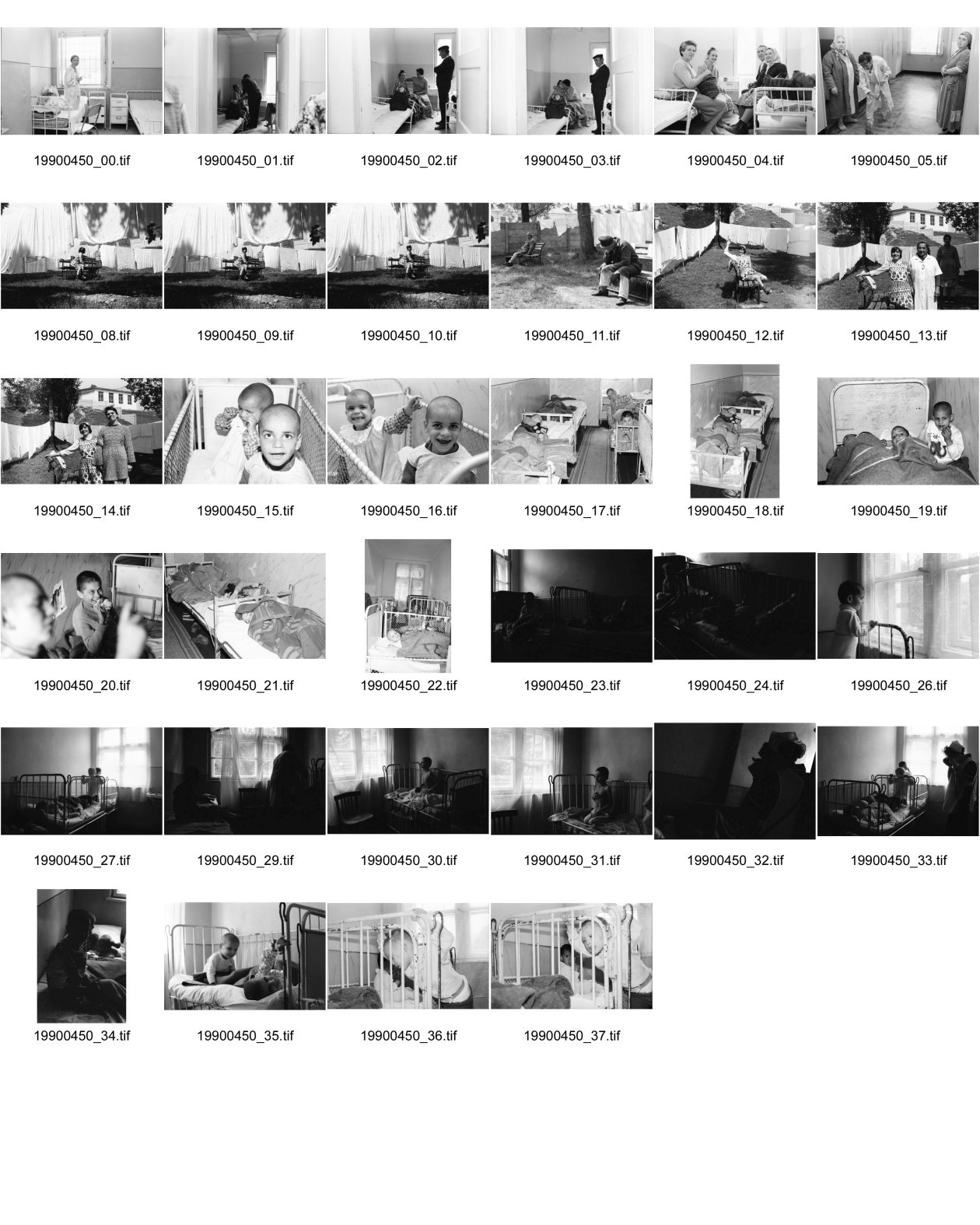 Image of sheet 19900450: Eine Rom Zigeunerin in der psychiatrischen Klinik von Zärnesti hält sich sehr gepflegt. Im Altersheim von Timisul de Sus leben ausgestossene und kranke Kinder. Diese schrecklichen Orte für Kinder werden aber von div. Hilfsorganisationen aus der ganzen Welt unterstützt und die Situation sollte sich bald wieder verbessern. Unter den Leintücher sitzt eine Romni Roma und alter Mann. kalgeschorene Buben im Kinderbett oft zu zweit. Brasov Timisul de Sus
Rumania Romania Rumänien 1990