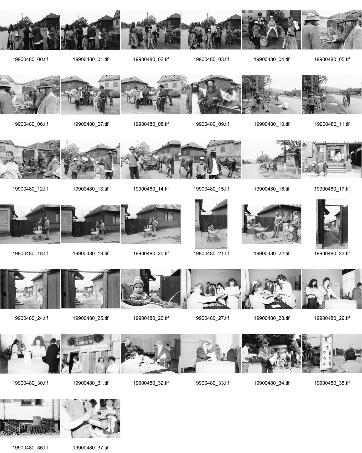 Image of sheet 19900480: Arbeiter mit Kind in Kinderwagen in Copșa Mică, Sibiu Rumänien 1990. treffe ich einen Roma Stamm, Jambasi, an. Sie sind fahrende Viehhändler und ungarisch stämmige. Jambasi Männer mit langen Bärten und Kleider wie vor damals ca. 80 Jahren. Frauen tragen Säuglinge. Kinder stehen da. Im Pferdewagen trinkt einer Wein und isst Käse. (Der Spiegel) Ich schenke der Frau ein grosses Stück Käse das ich von einem Käsebauern vorher geschenkt gekriegt habe. Die Frau ist entäuscht, da aus dem westlichen
 Plastiksack ABM keine westlichen Produkte kamen. Der Plastiksack
 kriegt mehr Wert als der Käse. Zwei alte Frauen vor Supermarkt. Zwei Arbeiter
 mit Kind im Kinderwagen. Frau im Hintergrund Kamine die Russ
 verschleudern, alles ist schwarz. Im und vor  Wahllokal in Sibiu. Mann liest Zeitung mit Hut. Kind dazwischen. Copsa Mica Rumänien Romania Rumania    1990  
The Roma (Roma in Romani; Romi or Țigani in Romanian) constitute one of the largest minorities in Romania. According to the 2011 census, they number 619,007 people or 3.2% of the total population, being the second-largest ethnic minority in Romania after Hungarians. The Roma are Romania's most socially and economically disadvantaged minority, with high illiteracy levels