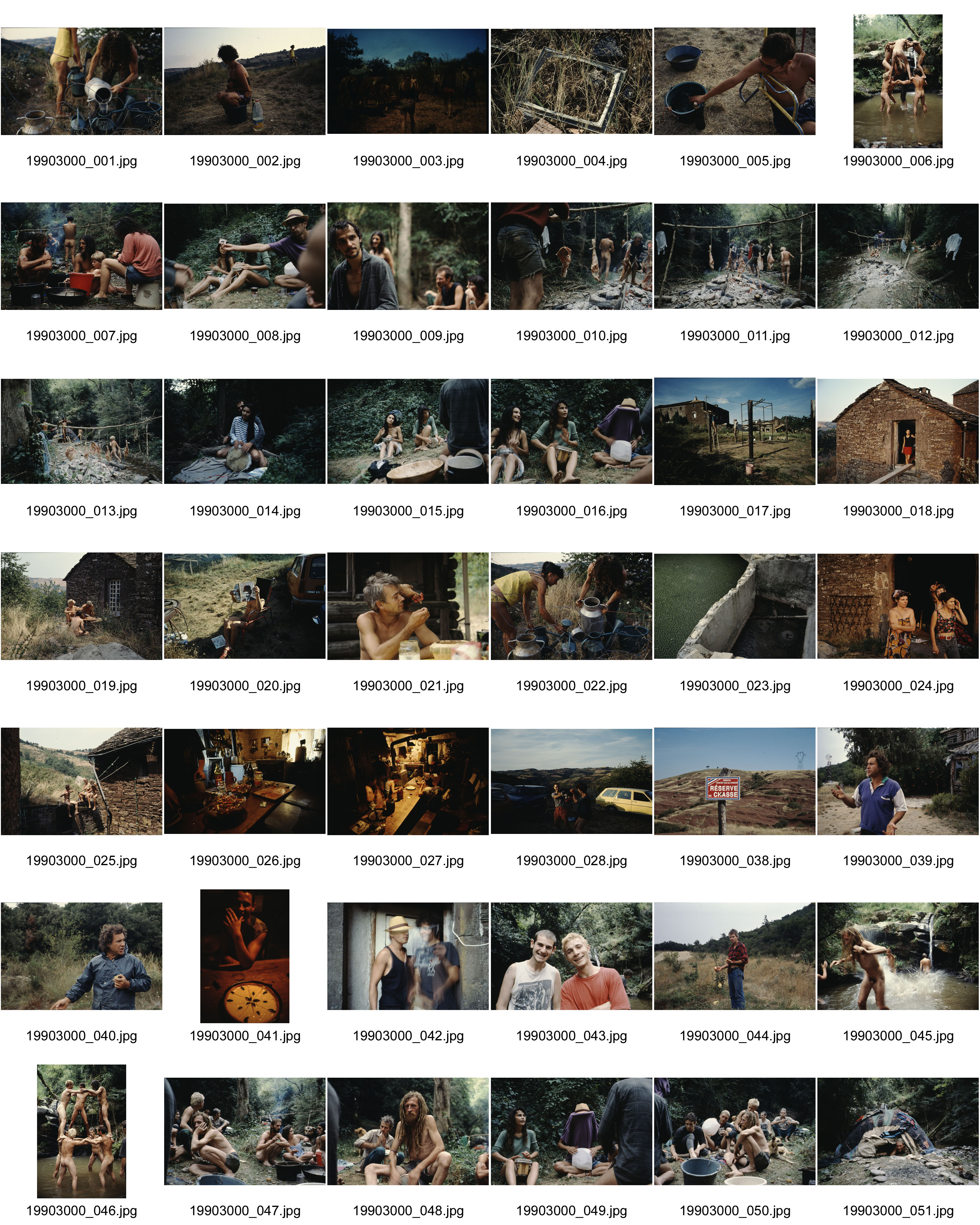 Image of sheet 19903000: St. Affrique, Aveyron. Frankreich. 1990.

TV; Fernseher; Monitor; Gras; Erde; Medien; kaputt; zerstoert; defekt; leer; Rahmen