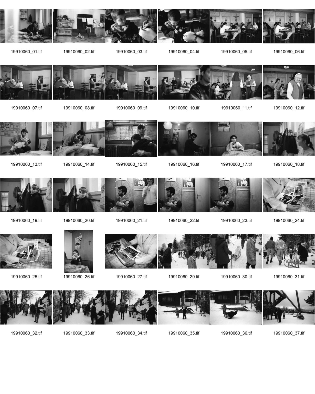 Image of sheet 19910060: Die Kurden und Kurdinnen nach ihrem über 40 tägigen Hungerstreik gegen ihre Ausweisung kommen langsam wieder zu ihren Kräften. Die 'Schwestern' Nonnen im Friedensdorf Flüeli Ranft,  geben dazu ihr Bestes. Meine Bilder aus Kurdistan gehen durch die Hände einiger Betroffenen und Solidarischen. Der Sprecher der Gruppe, Halil mit seinem schlafenden Sohn auf dem Arm. Im Essraum. siehe Tell Quell TSR. Flüeli Ranft Kurden Kurds Hunger Strike Protest Switzerland Kanton Obwalden 1991
1991 √ Schweiz Suisse Switzerland Europe
The Kurdish refugees in Flüeli Ranft write thank you letters to the people after a hunger strike to protest the deportation