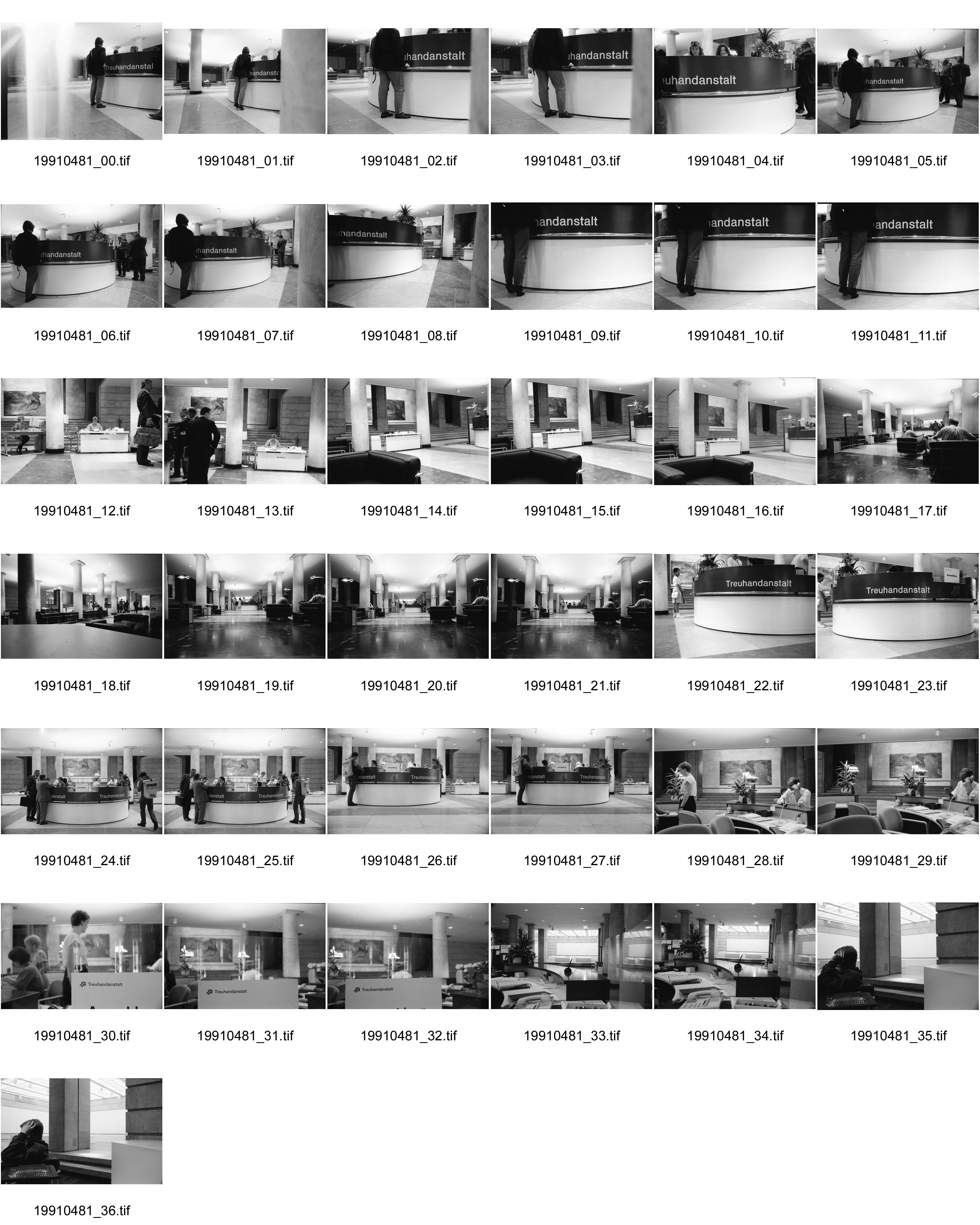 Image of sheet 19910481: frtsg. 910480 Das Reichsluftfahrtministerium (RLM) an der Wilhelmstrasse /Leipzigerstrasse 5-7 war ein Ministerium in der Zeit des Dritten Reichs. Für dieses Ministerium wurde 1935 ein monumentales Bürogebäude in Berlin errichtet, das seit 1992 Detlev-Rohwedder-Haus heißt und heute Sitz des Bundesministeriums der Finanzen ist. (ehem.)Treuhandgesellschaft. Eingang Reception
(gebaut von Ernst Sagebiel)