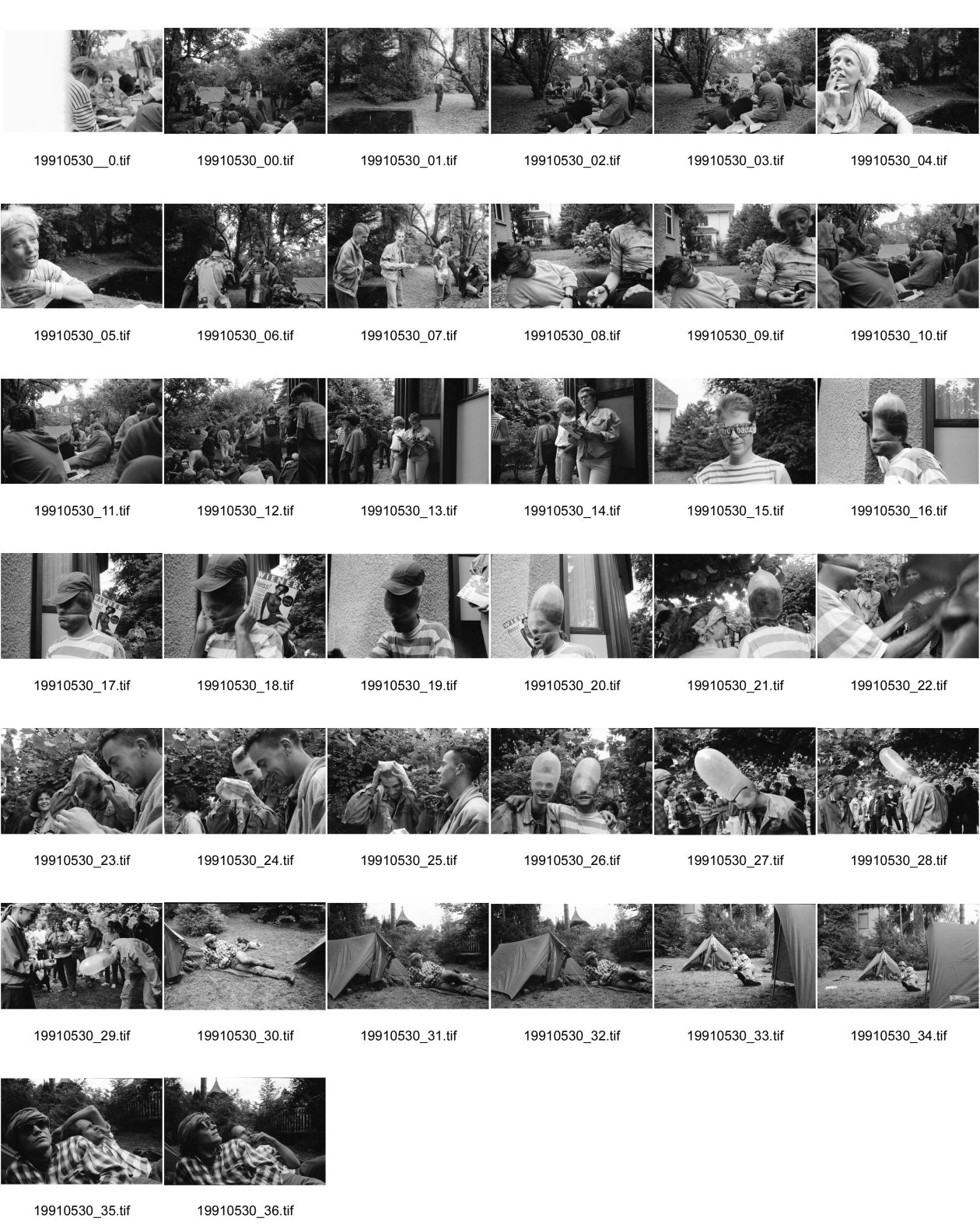 Image of sheet 19910530: Der Garten der Österreichischen Botschaft wird vorübergehend von einigen jungen Menschen aus der ganzen Schweiz besetzt. Es heisst der 1. Aug. 1991 am 700 Geburtstag der Schweiz wollen wir nicht in der Schweiz sein. Im Garten werden Zelte aufgeschlagen, Bier getrunken und Musik gespielt. Zur Tarnung werden Kondome über die Köpfe gezogen. Am Abend wird der Garten friedlich verlassen. Bern 1991
Philipp Anz Thomas Hämmerli Fredi Meier