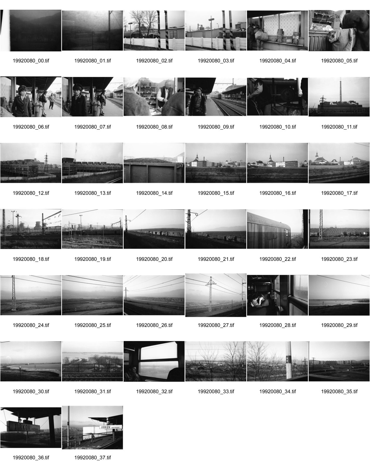 Image of sheet 19920080: Der Fluss Elbe durch schmutziges Fenster. Es stehen Rucksäcke am Bahnhof von Usti mit Snackbar und sog. Pfadfinder oder eine Jugendgruppe. weibl. Bahnangestellte. Kohlebergwerk von Most. Mit Kirche. die auf Schienen früher weg transportiert wurde. Zug reihe. Wagons Tagabbaugebiet für Braunkohle Richtung Karlsbad, dem Erzgebirge entlang. Norden Tschechien Jirkov Bahnhof. Nordböhmen ehemaliges Sudetenland. Nach dem zweiten Weltkrieg wurden die mit Nazi Hitler sympatisierenden Sudeten, die deutsch sprachen, mit gerade 20kg Gepäck pro Person, ausgeschafft. Usti. Czech Republic. 1992