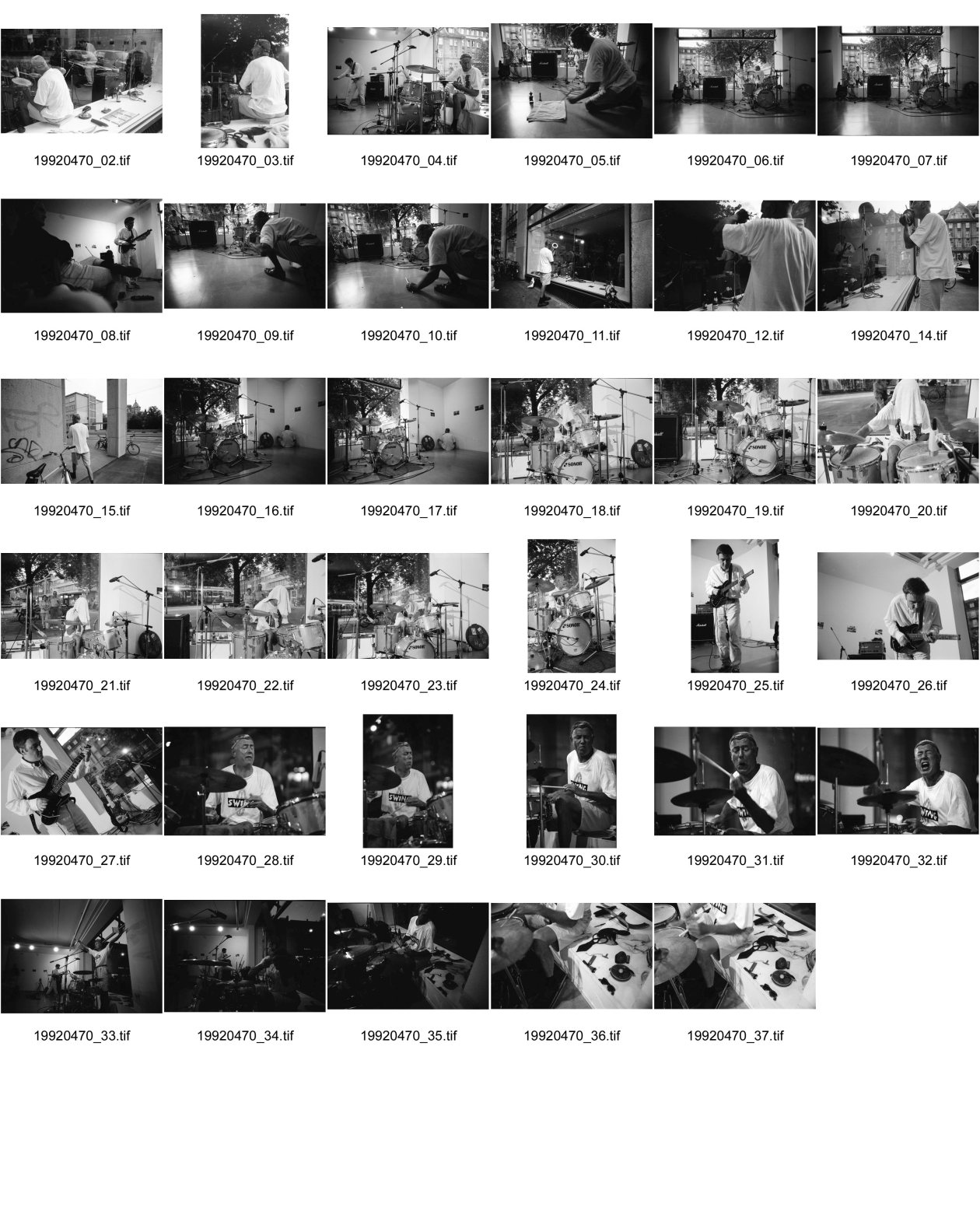 Image of sheet 19920470: Konzert mit Stephan Wittwer und Han Bennink in der  Galerie am Walcheturm.

Stephan Wittwer (* 1. März 1953 in Zürich) ist ein Schweizer experimenteller Musiker, Improvisator und Komponist. Früher waren seine Hauptinstrumente elektrische und klassische Gitarre, Geräte, Verstärker und das Tonstudio, heute hauptsächlich Computer

Zürich 1992  art concert music jazz guitar rock musician Switzerland Europe Swiss culture