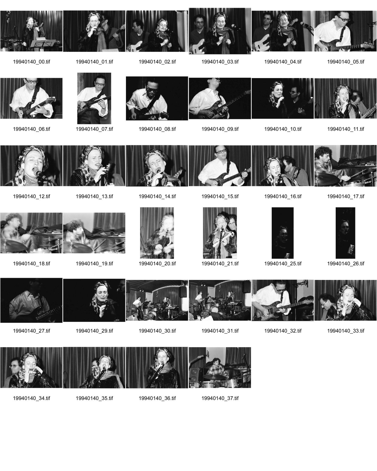 Image of sheet 19940140: Konzert Moods mit Corin Curschellas und Steve Arguelles(Schlagzeug) Michel Benita Bass und Nguên Lê (Guitarre) 1994 Schweiz Zürich Musik
 UNSCHARFE BILDER