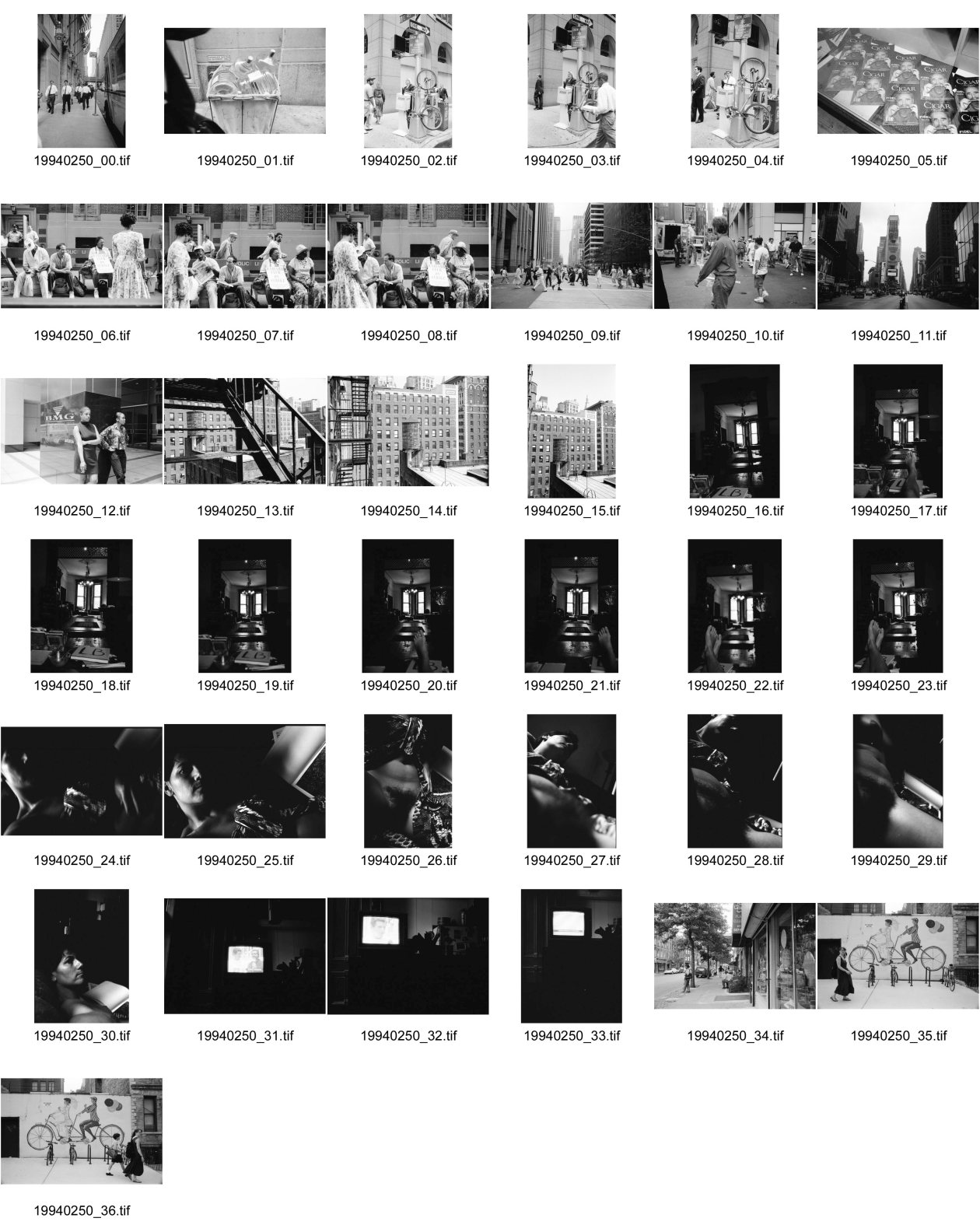 Image of sheet 19940250: In den Strassen Manhattans steht ein Fahrrad angekettet. Kravatten Männer Business Plastikflaschen im Container Fidel Castro auf Covert von Cigars im Schaufenster. Arbeitskonflikt Harvard Club. Streik. Schwarze Arbeiterinnen von Bertelsmann Music Group an der 45 igsten.  Büro block an der 27 igsten mit
Fototermin. Olivia selbstportrait bei Ann Mandelbaum in Brooklyn nackt. TV läuft. Fahrrar Velo Mural Wandmalerei. Zürich 1994