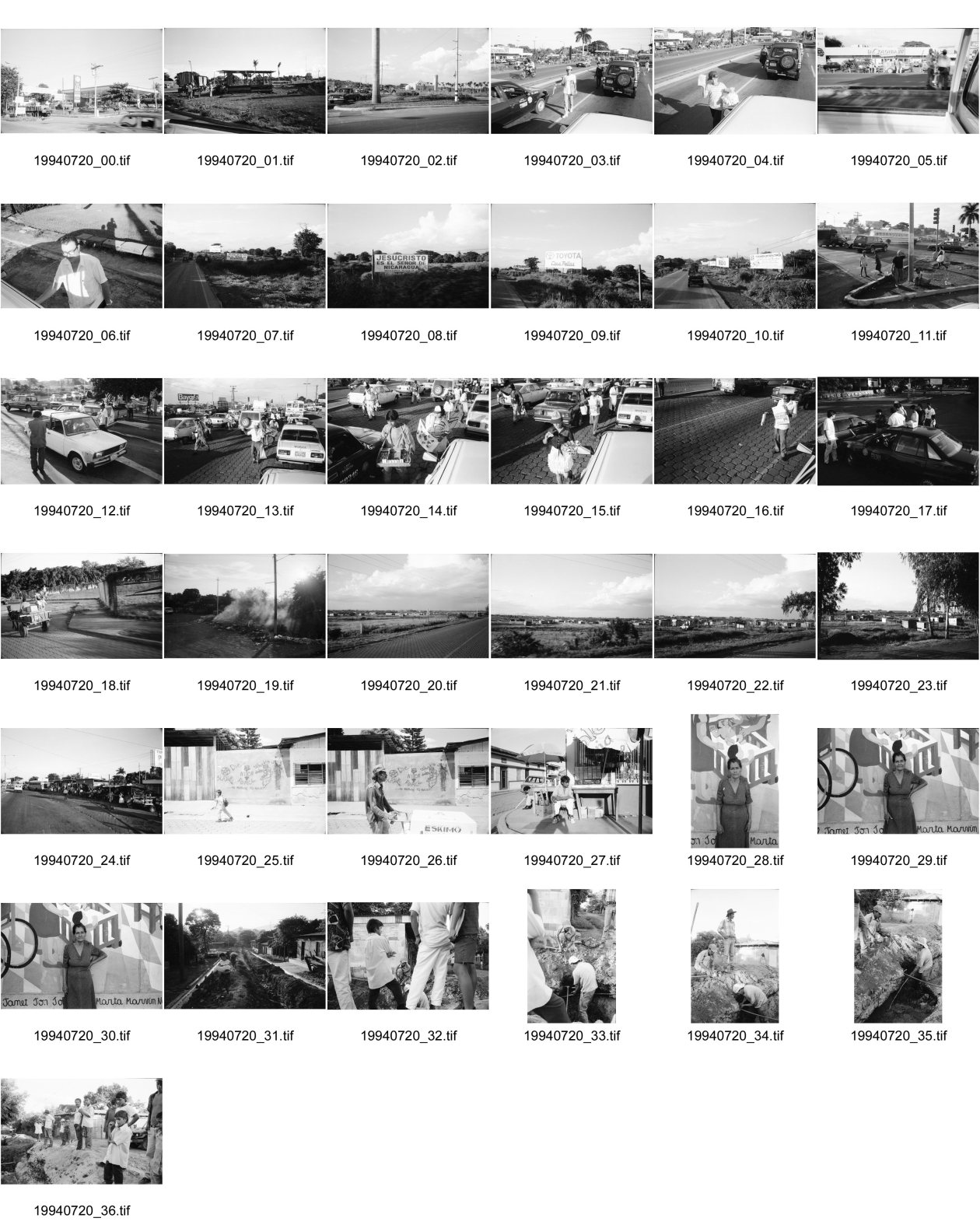 Image of sheet 19940720: Strassenverkäufer Innen in Managua. Abfall wird abgebrannt. Neue Barrios. Holzhütten. Graffitti mit Eiscremeverkäufer. Kasettenverkäufer. Portrait Hebamme Dona Maria. Vor Mural. Kanalisationsarbeiter Inaa in Esteli 1994 Nicaragua
Ein Eisverkäufer vor einem Graffiti 
Glacé Verkäufer fliegender Händler Ice Cream vendor Eskimo Man street