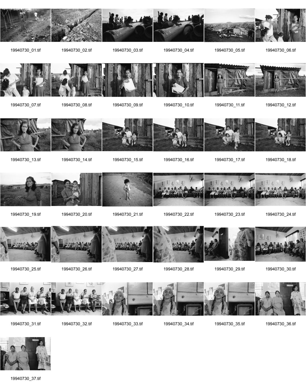 Image of sheet 19940730: Neue Wasserversorgung in Esteli. Las Chirisas. Besuch bei Dona Maria der Hebamme mit Vicky Viktoria Victoria Salinas Valdivia und Meiling. Kleines Kind und Schoppen. Schwangere und Hebammen in der Casa del Parto Natural. Schwangere. Esteli Nicaragua 1994