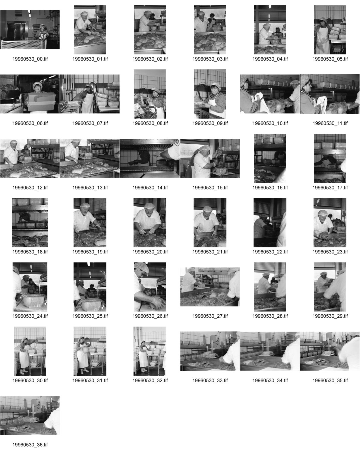Image of sheet 19960530: Grossmetzgerei Bell Arbeiterin Jaqueline Vogt kommt jeden Tag aus dem Elsass sie beginnt ihre Arbeit um 5 Uhr und arbeitet bis sie fertig ist bis ca 15.oo Ueberstunden sind nicht bezahlt. Grenzgänger In Schinken herstellung 6 Kilo schwer Basel Frankreich 1996
07.04 Uhr. Jaqueline Vogt arbeitet in der Schinkenherstellung beim Grossmetzger Bell in Basel. 05.96 Basel 1996 Schichtwechsel Rotpunktverlag
Out of:
Schichtwechsel, Rotpunktverlag
Jour ouvrable , Edition d'en bas
Per chi suona la sirena, Editione Casagrande
SMUV UNIA