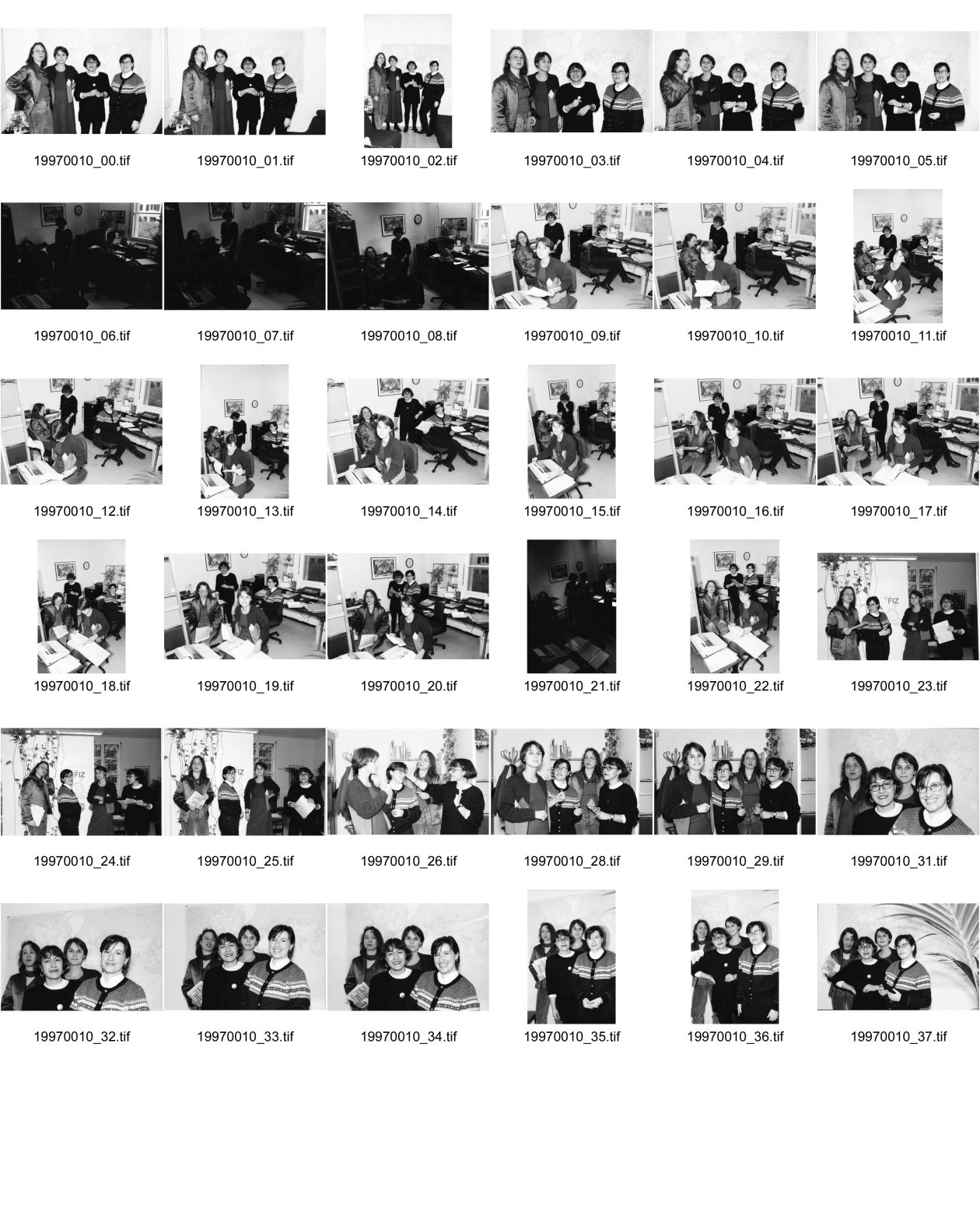 Image of sheet 19970010: Portrait von Gruppenbild Fraueninformations Zentrum in Quellenstrasse Zürich FIZ Frauen. 1997 
 	Frauen Informations Zentrum FIZ Frauen Portrait
FIZ Advocacy and Support for Migrant Women and Victims of Trafficking
Zürich Kreis fünf 5, Switzerland Europe Group 1997
© 1997, Olivia Heussler
v.l.n.r. Eva Danzl, Maritza Le Breton, Brigitte Schmid, Carminha Pereira fiz zurück