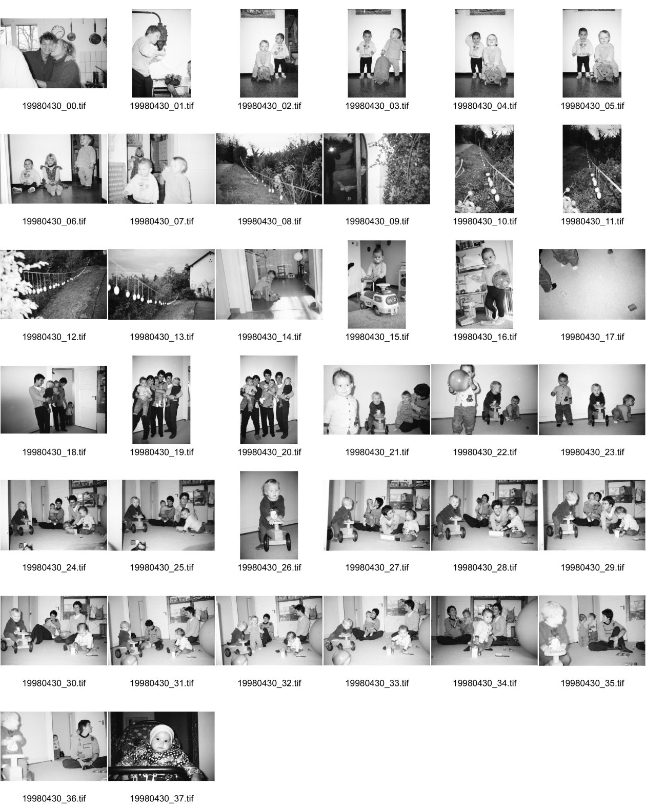 Image of sheet 19980430: Geburtstag von Lu Nüscheler mit Max Mathis Pilloud und Nana etc. Alis und Max
Matthis bei Karin 42 Kürbisse Nina mit Lea und Birgit Libisewski mit Nadja und Alis. Zürich 1998