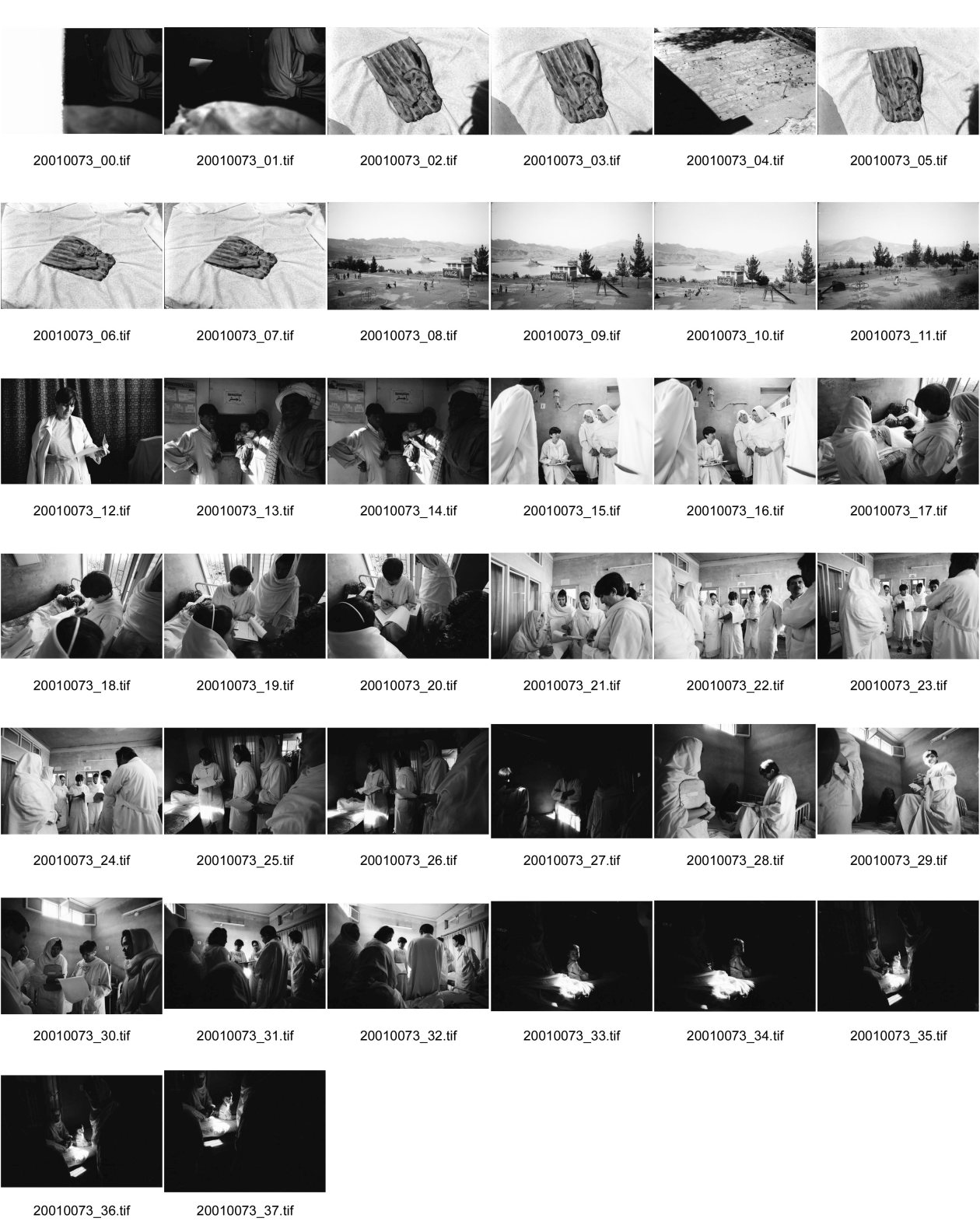 Image of sheet 20010073: Die afghanische Aerztin Dr. Sima Samar ist Hazara und arbeitet in ihrer Shuada Klinik in Mariabad. Spital Quetta Pakistan 2001

Sima Samar (Persian: سیما سمر‎) (born 3 February 1957) is a politician in Afghanistan, who served as Minister of Women's Affairs of Afghanistan from December 2001 to 2003. She is currently the Chairperson of the Afghan Independent Human Rights Commission (AIHRC) and, since 2005, United Nations Special Rapporteur on the situation of human rights in Sudan. In 2011, she was part of the newly founded Truth and Justice party.


typisches Brot aus der Region  Naan also Nan Naan 
A type of naan served in an Indian restaurant or Pakistani restaurant
Origin
Place of origin 	Originally from Afghanistan, Pakistan, Persia and Central Asia[1]
Region or state 	Indian subcontinent, West, Central and South europe
Dish details
Main ingredient(s) 	Wheat flour (e.g. Atta, Maida), water, yeast, cooking fat (e.g. ghee, butter), yoghurt, milk (optional)

Naan (Persian, Pashto, Urdu Persian: نان), (Hindi/Punjabi: नान, نان ,ਨਾਨ) is a leavened, oven-baked flatbread.[1] It is also among one of the most popular varieties of Indian breads[2]
Stausee Hanna Lake
'The entire area is suffering a very severe drought and many Pashtuns who have farms and or livestock are suffering greatly .'

Belutschistan (persisch ‏بلوچستان‎) ist eine Region im Iranischen Hochland, die sich über den Osten Irans, den Süden Afghanistans und den Südwesten Pakistans erstreckt. Die Fläche beträgt etwa 300.000 km².