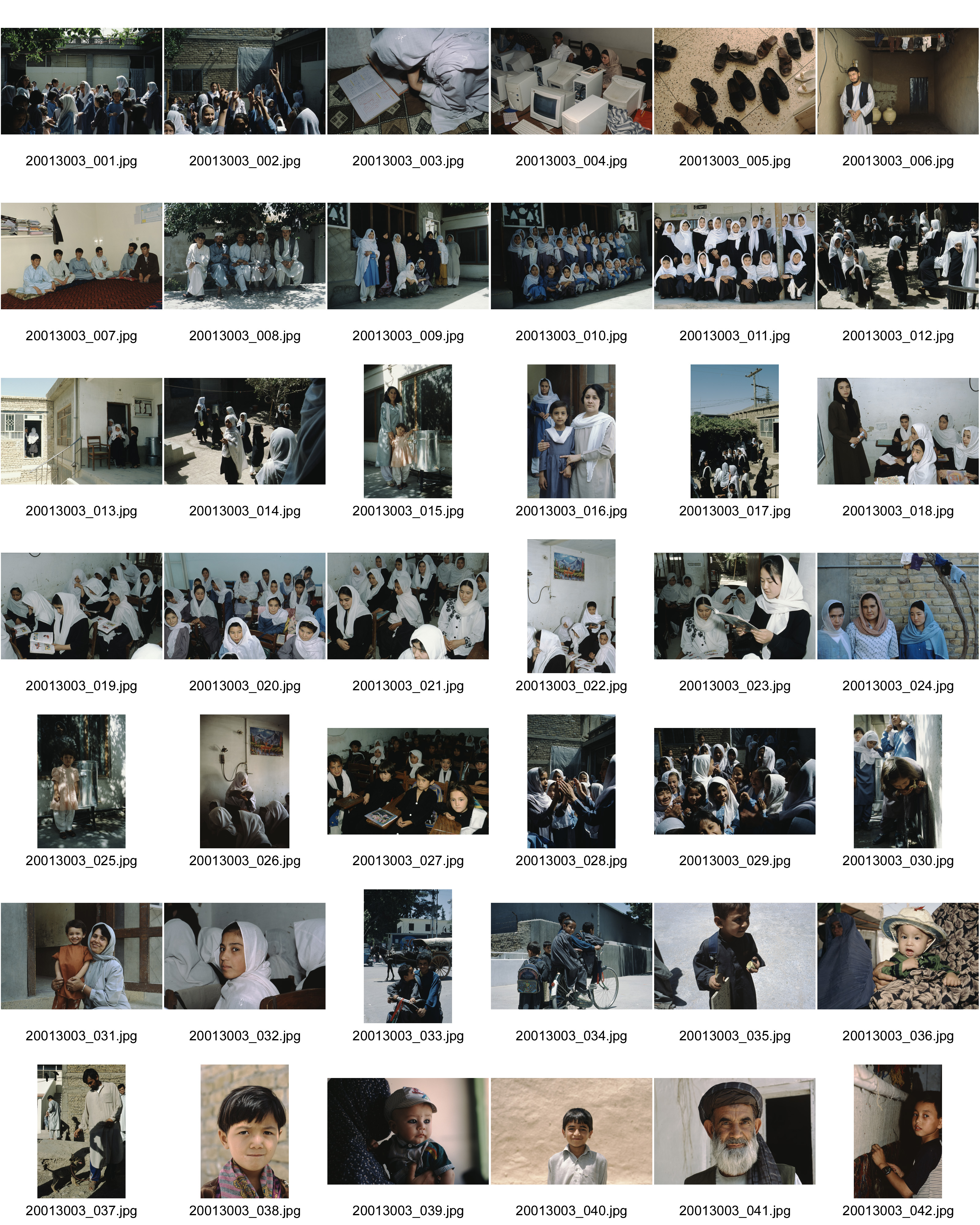 Image of sheet 20013003: Shuada Organisation Brewery-School (No 31. Lehrerin Ariana School) Nr. 12 Rabi Falchi School für Hazara. (Nr. 20 Sima Samar mitte Ariana School)
Schule für Hazara-Mädchen, Quetta, Belutschistan Pakistan 2001.